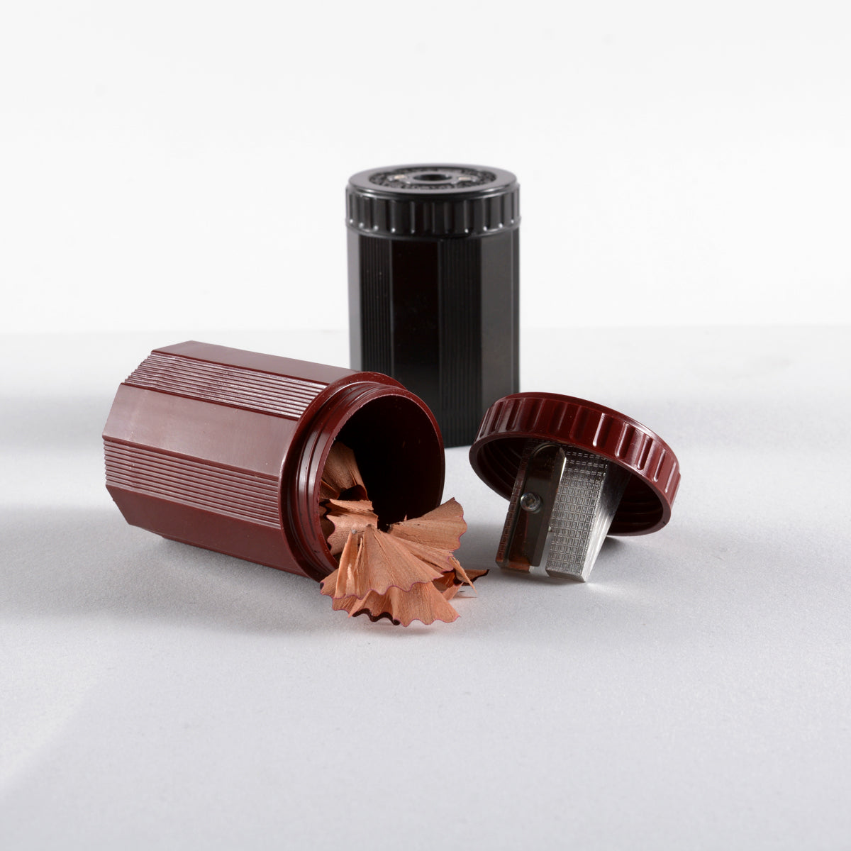 Dux DUX Duroplast Single Hole Sharpener | Red or Black